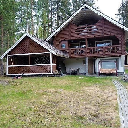 Viihtyisae Hirsimoekki Jaerven Rannalla Siikainen 외부 사진