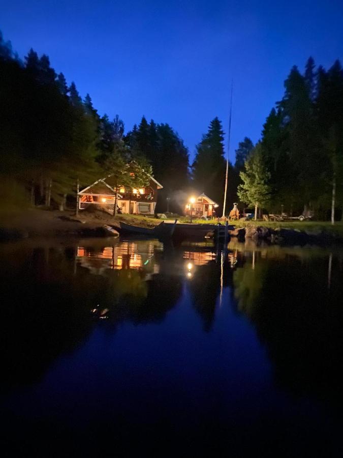 Viihtyisae Hirsimoekki Jaerven Rannalla Siikainen 외부 사진