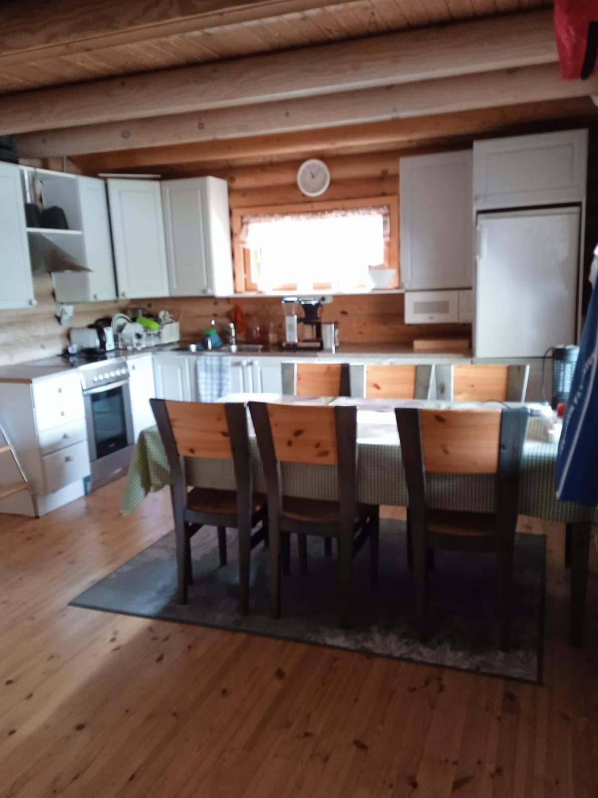 Viihtyisae Hirsimoekki Jaerven Rannalla Siikainen 외부 사진