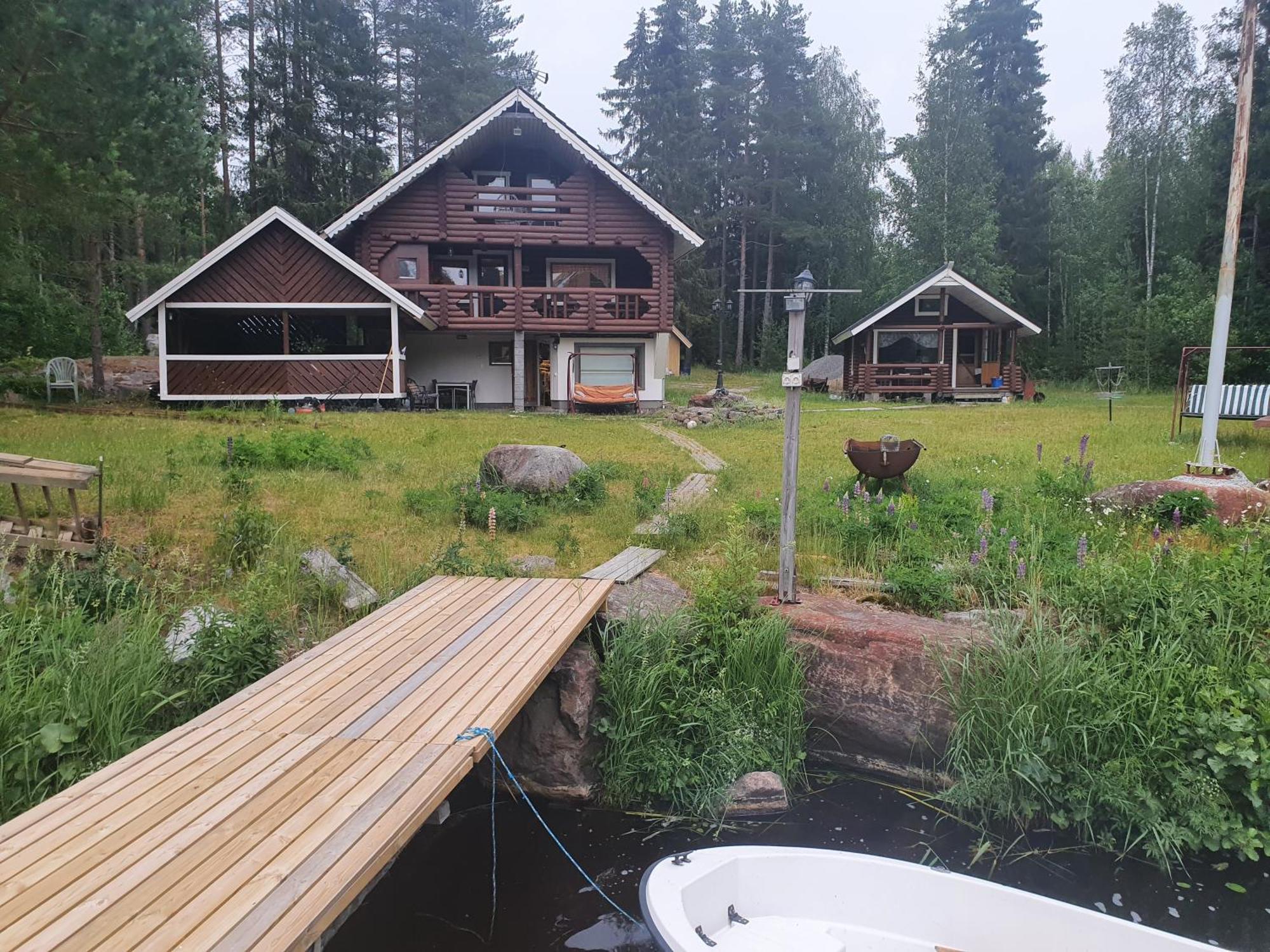 Viihtyisae Hirsimoekki Jaerven Rannalla Siikainen 외부 사진